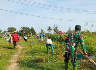 Peduli Lingkungan, Serda Widi Ajak Masyarakat Gotong Royong