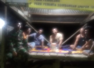 Peduli Keamanan Wilayah, Serda Novianto Keliling Cek Pelaksanaan Ronda Malam