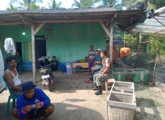 Babinsa Kampung Medasari Menyambangi Warga Binaannya