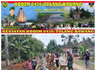Sertu Siswanto Bersama Aparatur Kampung Bergotong Royong Melaksanakan Pembuatan Parit Di Kampung Aji Jaya KNPI