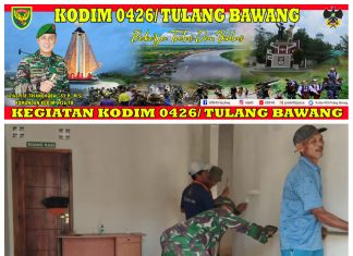 Sertu Sumarno Bersama Masyarakat Bujung Burung, Bahu Membahu Memperbaiki Balai Desa