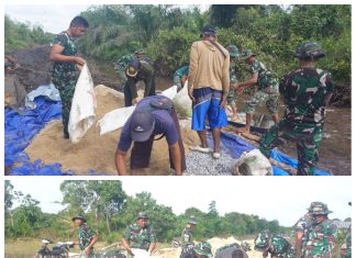 Kendala Akses Jalan, Satgas TMMD Kodim 0426/Tulang Bawang Gunakan Karung untuk Transportasi Batu Pecah Pembangunan Talud