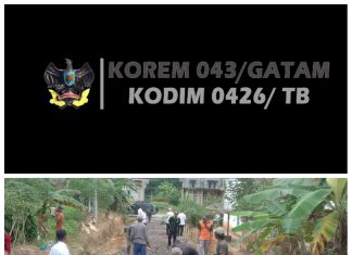 Babinsa Koramil 426-01/Simpang Pematang Melaksanakan Gotong Royong Bersama Warga Menimbun Jalan Yang Rusak