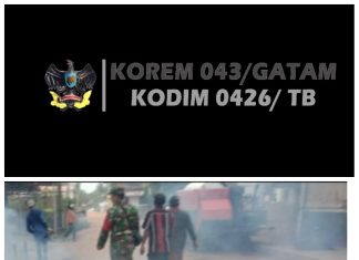 Babinsa Koramil 426-03/ Rawajitu Bersama Ketua Rw Melaksanakan Penyemprotan Fogging Mencegah Berkembangnya Jentik Nyamuk DBD
