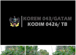 Bergerak Bersama Rakyat, Babinsa Gotong Royong Timbun Bahu Jalan Yang Rusak.