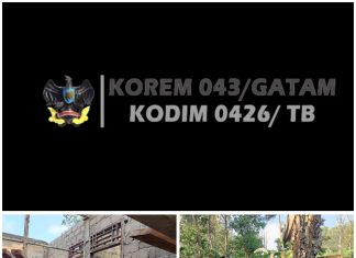 Babinsa Koramil 426-05/PA, Terjun Langsung Membantu Mengangkut Material