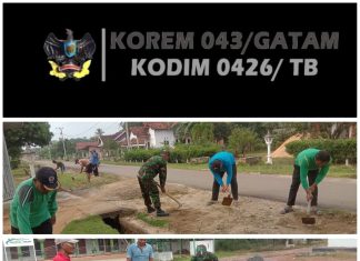 Wujudkan Lingkungan Bersih, Babinsa Koramil 426-05/PA Gotong Royong Pembersihan Di Pinggir Jalan Raya
