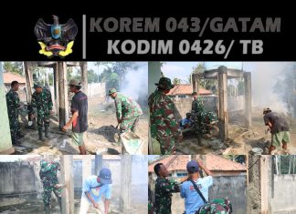 Warga Bersemangat Mengaci Dinding Tekmon Bersama Satgas TMMD ke-125 di RT 3 RK 6 Banjar Agung