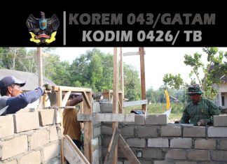 Pemasangan Kusen Jendela Mulai Dikerjakan di RTLH Sasaran 2 TMMD Kodim 0426