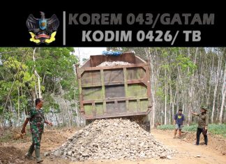 Dump Truck Mulai Turunkan Material, Pengerjaan Jalan TMMD Kodim 0426/Tulang Bawang Terus Berlanjut