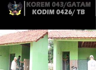 Satgas TMMD ke-125 Kerjakan Pengecatan dan Pemasangan Keramik Dinding MCK di Kampung Moris Jaya