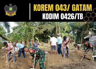 Babinsa Koramil 426-04/BA Bantu Warga Gali Pondasi Rumah di Kampung Boga Tama