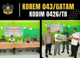 Babinsa dan Bhabinkamtibmas Dampingi Penyaluran BLT-DD Tahap III di Kampung Warga Indah Jaya