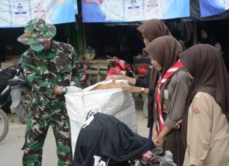Jum’at Bersih, Koramil 426-04/BA Laksanakan Pembersihan Area Pasar Banjar Agung*