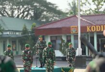 Danramil 426-03 Rawajitu Pimpin Upacara Pengibaran Bendera Bulanan di Kodim 0426/Tulang Bawang*