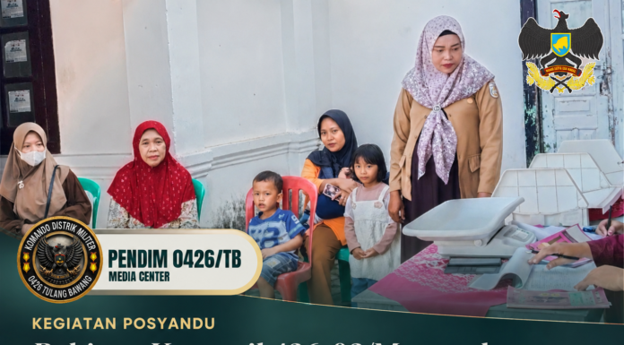 Babinsa Koramil 426-02/Menggala Dampingi Kegiatan Posyandu di Kelurahan Menggala Tengah
