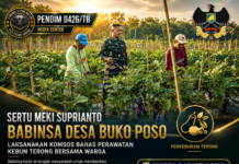 Sertu Meki Suprianto Babinsa Desa Buko Poso Laksanakan Komsos Bahas Perawatan Kebun Terong Bersama Warga