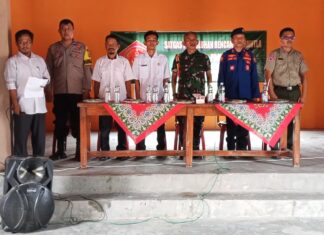 TIM MABES TNI BERIKAN PENYULUHAN KARHUTLA KEPADA MASYARAKAT DESA WIRA JAYA DAN SRI WIJAYA