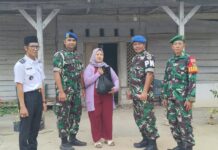 Tim Karhutla Mabes TNI Salurkan Bantuan Sembako kepada Warga Kampung Astra Ksetra