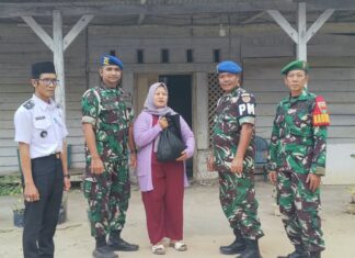 Tim Karhutla Mabes TNI Salurkan Bantuan Sembako kepada Warga Kampung Astra Ksetra