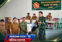 TIM MABES TNI BERIKAN ARAHAN DAN PENYULUHAN KARHUTLA KEPADA MASYARAKAT MESUJI