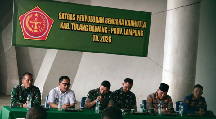 TIM MABES TNI GELAR PENYULUHAN PENCEGAHAN DAN PENANGGULANGAN KARHUTLA DI KAMPUNG PENAWAR JAYA